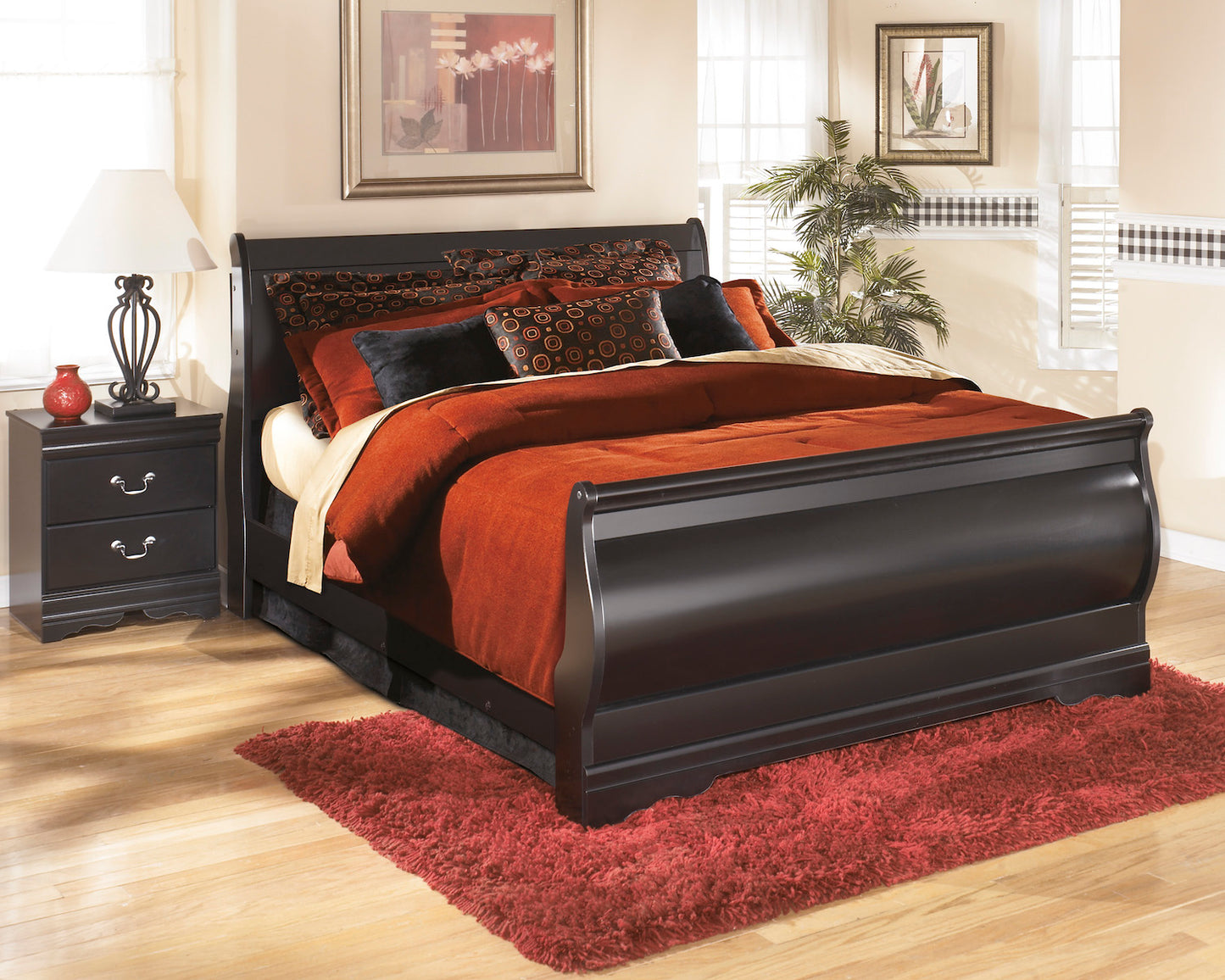 Ashley Huey Vineyard Queen Sleigh Bed In Black