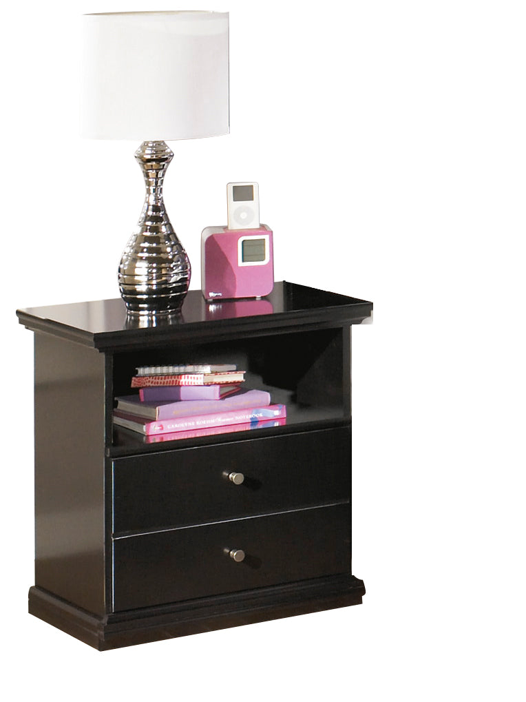Ashley Maribel 6 PC E King Panel Bedroom Set with Two Nightstand & Chest in Black - The Furniture Space.