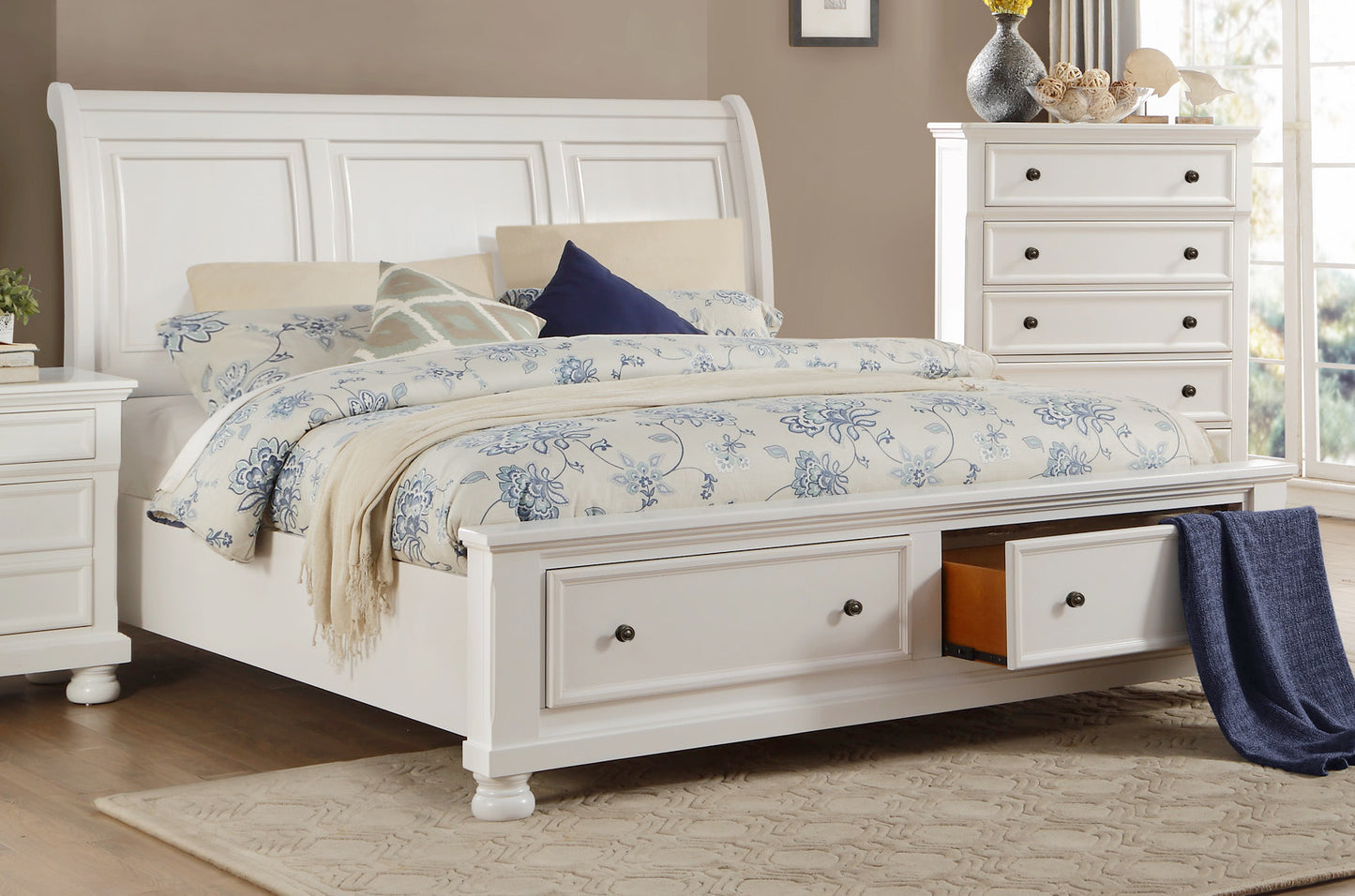 Lexington Cottage E King Sleigh Platform Bed with Footboard Storage in White