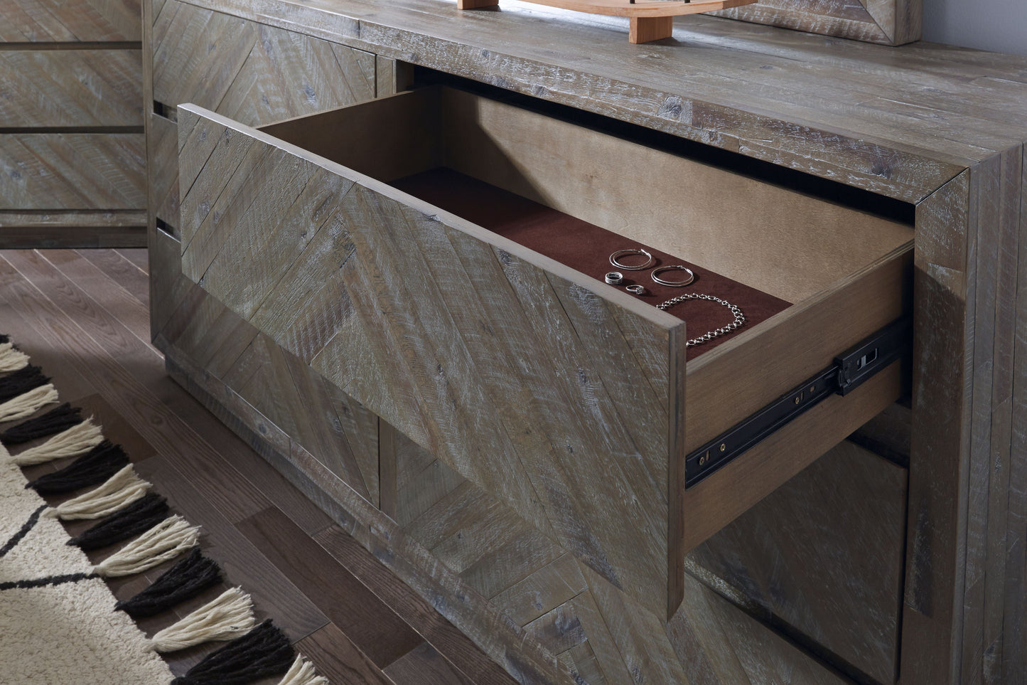 Modus Herringbone 5PC Queen Storage Bedroom Set w Chest in Rustic Latte