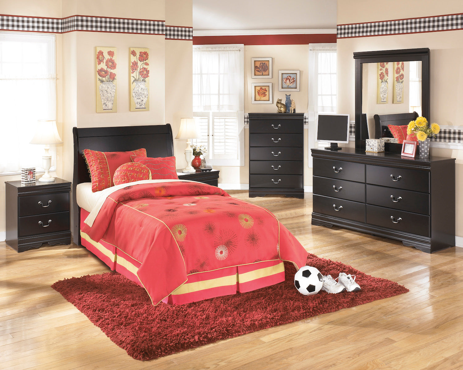 Ashley Huey Vineyard 6 PC Full Sleigh Headboard Bedroom Set  With Two Nightstand & Chest In Black