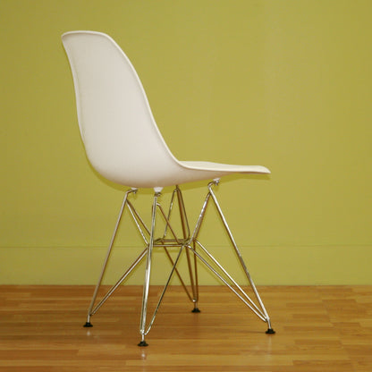 Mid-Century 2 Dining Chairs in White Molded Plastic