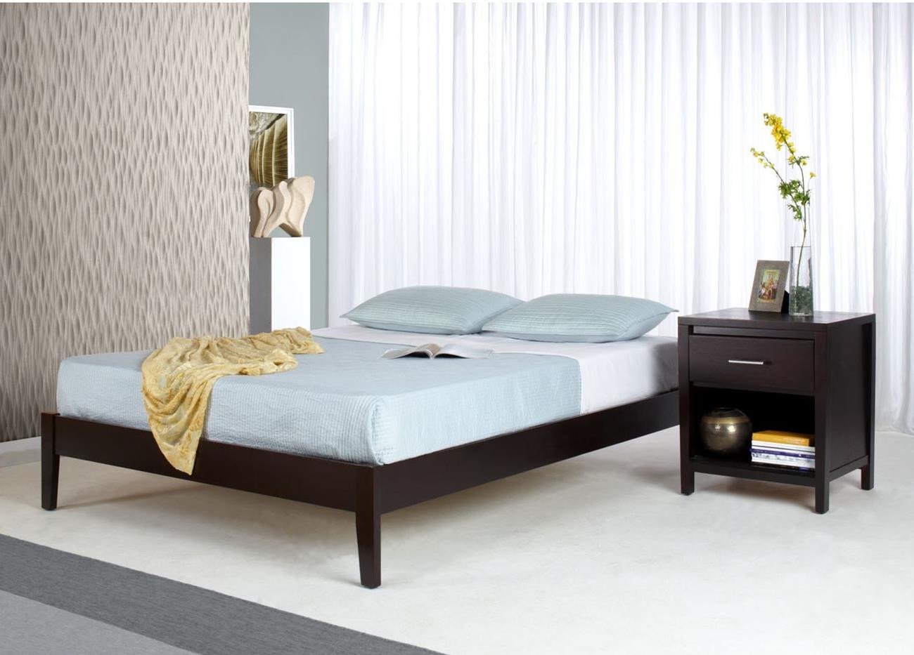 Modus Nevis 4PC E King Simple Platform Bedroom Set in Espresso