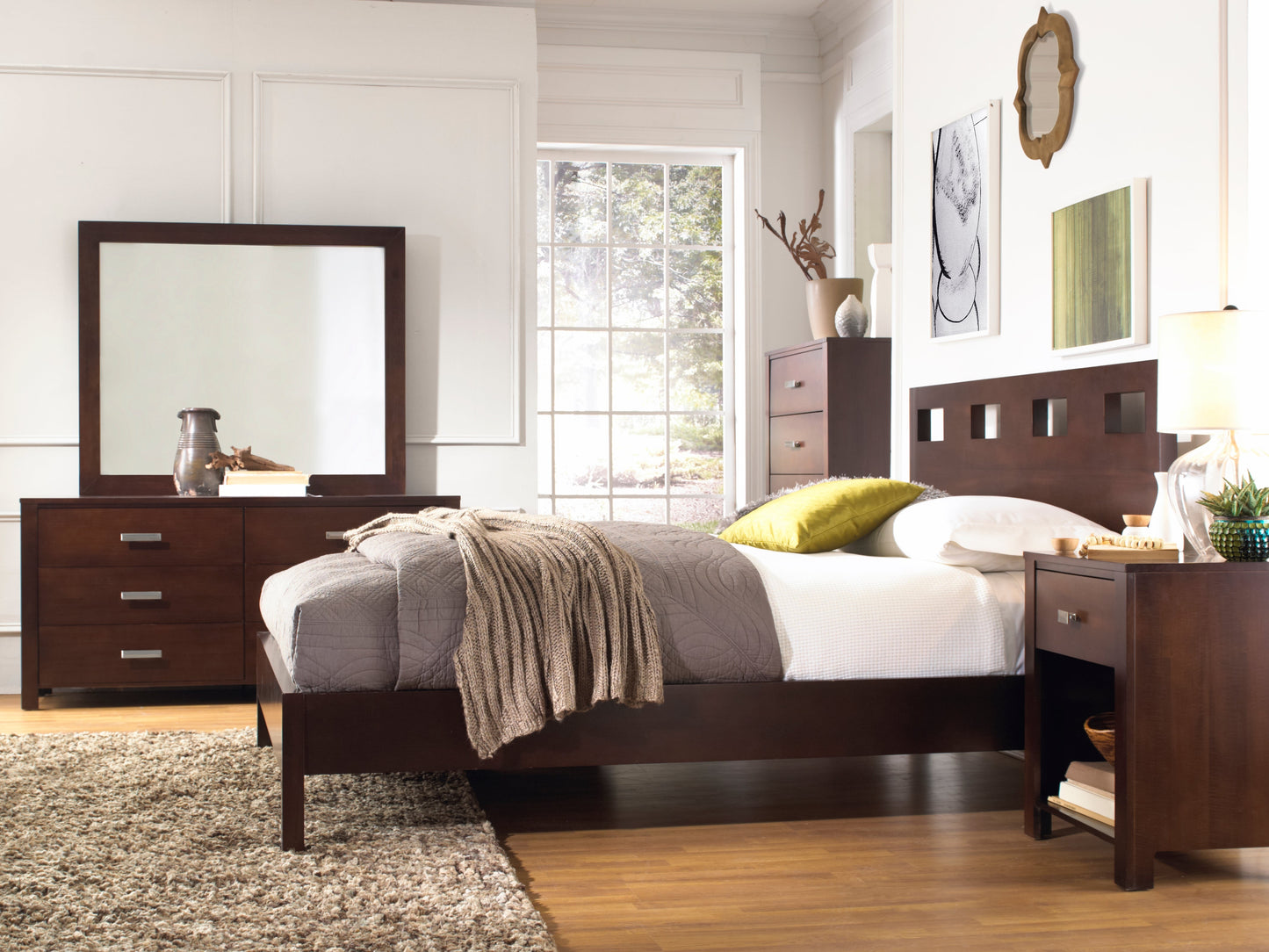 Modus Riva 5PC Queen Platform Bedroom Set with Chest in Chocolate Brown