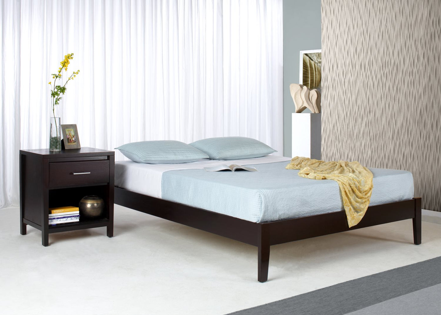 Modus Nevis Cal King Simple Platform Bed in Espresso